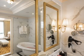 Four Points by Sheraton Lang Son