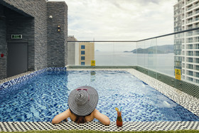 Aaron Hotel