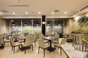 Aaron Hotel