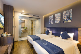 Aaron Hotel