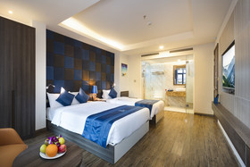 Aaron Hotel