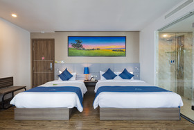 Aaron Hotel