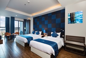Aaron Hotel