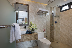 Aaron Hotel