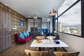 Aaron Hotel