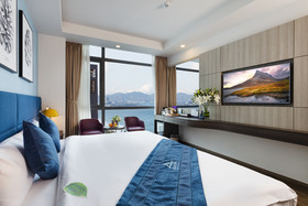 Aaron Hotel