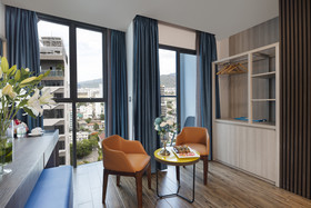 Aaron Hotel