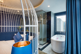 Aaron Hotel