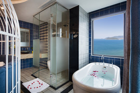 Aaron Hotel