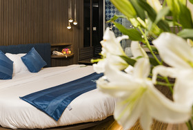 Aaron Hotel