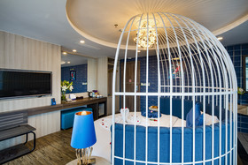 Aaron Hotel