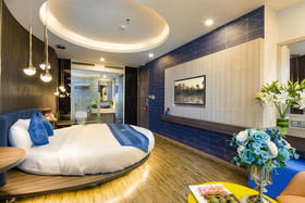 Aaron Hotel