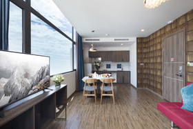 Aaron Hotel