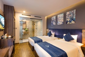 Aaron Hotel