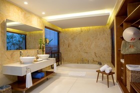 Cam Ranh Riviera Beach Resort & Spa