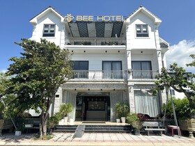 Capital O Bee Hotel