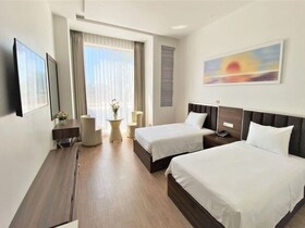 Capital O Bee Hotel