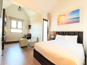 Capital O Bee Hotel