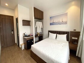Capital O Bee Hotel