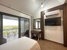 Capital O Bee Hotel