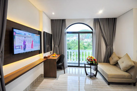 Crown Nguyen Hoang Hotel