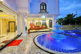 Crown Nguyen Hoang Hotel