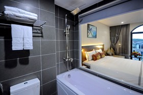 Crown Nguyen Hoang Hotel