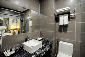 Crown Nguyen Hoang Hotel