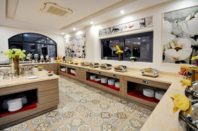 Crown Nguyen Hoang Hotel