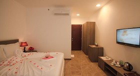 Den Long Do Hotel
