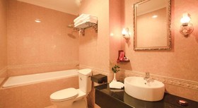 Den Long Do Hotel