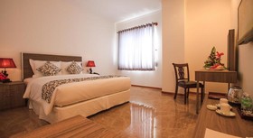 Den Long Do Hotel