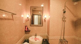 Den Long Do Hotel
