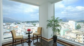 Den Long Do Hotel