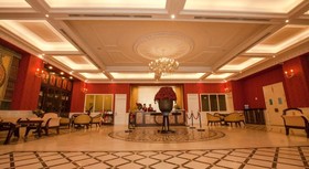 Den Long Do Hotel