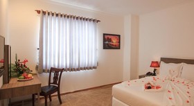 Den Long Do Hotel