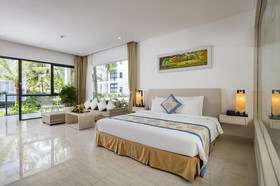 Diamond Bay Condotel Resort