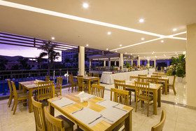 Diamond Bay Condotel Resort