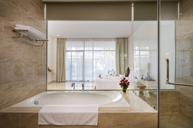 Diamond Bay Condotel Resort