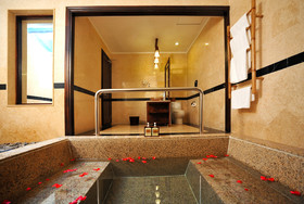 Diamond Bay Resort & Spa