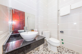Duy Nhat Hotel by OYO Rooms