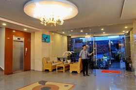 Full House Hotel