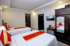 Full House Hotel