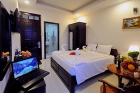 Full House Hotel