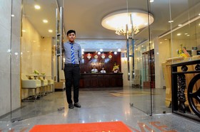 Full House Hotel