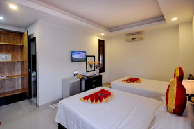Full House Hotel
