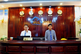 Full House Hotel