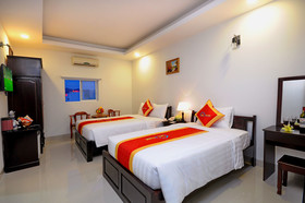 Full House Hotel