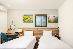 Golden Lotus Central Hotel