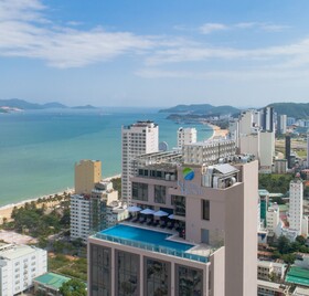 Green Beach Hotel